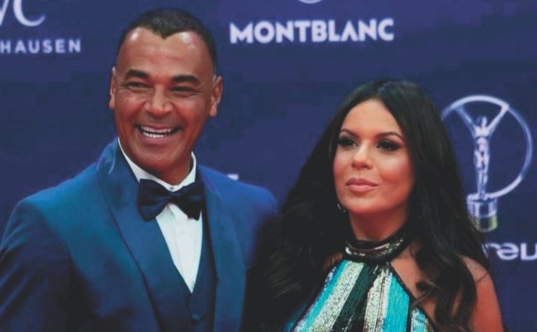 Noite de autógrafos com pentacampeão Cafu em Vitória