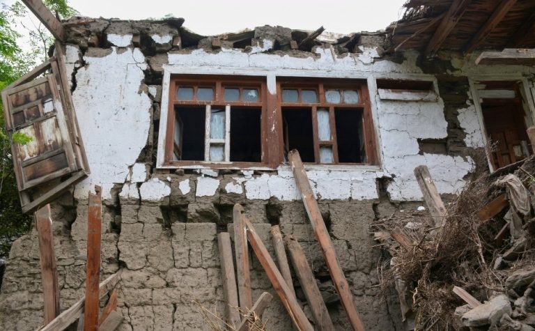 Número de mortos no terremoto no Afeganistão sobe para 1,4 mil