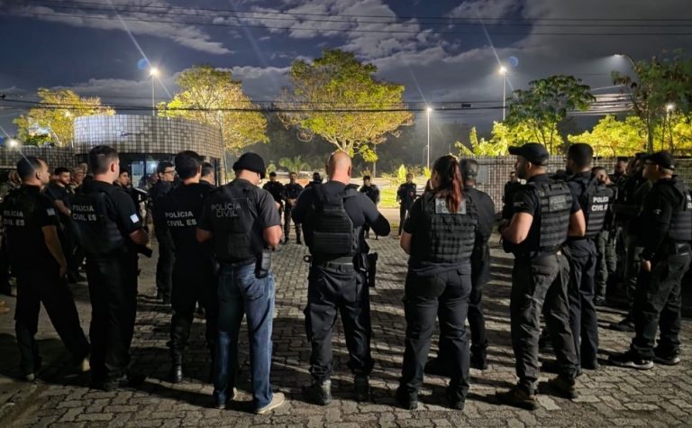 Operação contra tráfico de drogas prende oito pessoas na região do Bairro da Penha