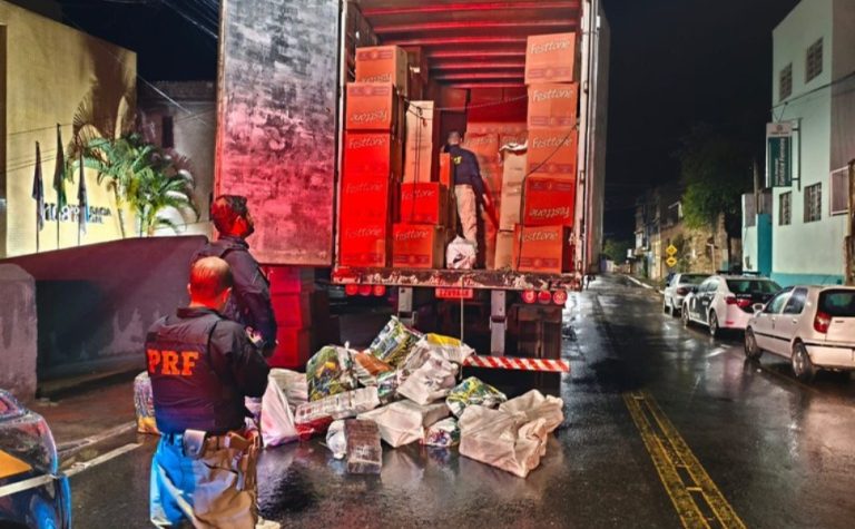 PRF apreende 700 quilos de maconha em caminhão que transportava panetone para o ES