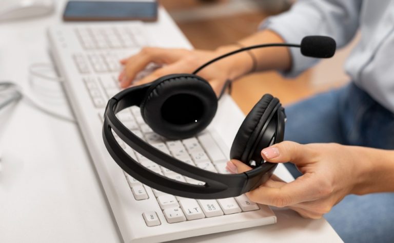 Pastor é suspeito de manter call center que cobrava R$ 1,5 mil por curas e milagres