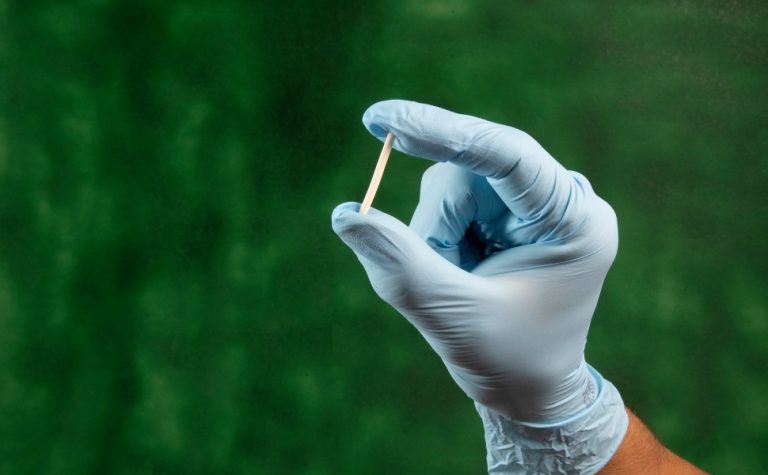 Planos de saúde já são obrigados a cobrir implante contraceptivo Implanon