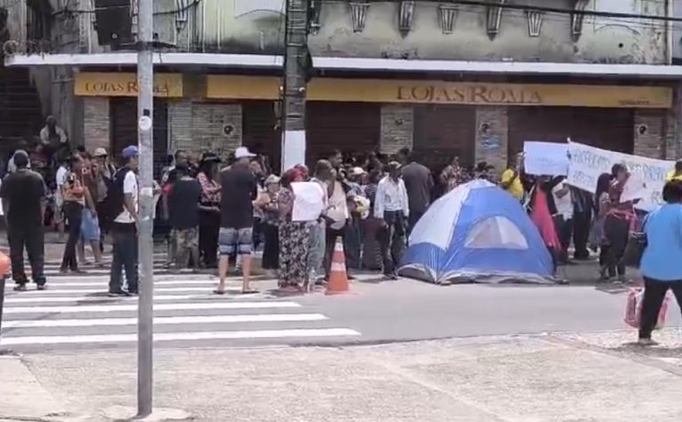 Protesto em frente ao Palácio Anchieta complica trânsito em Vitória