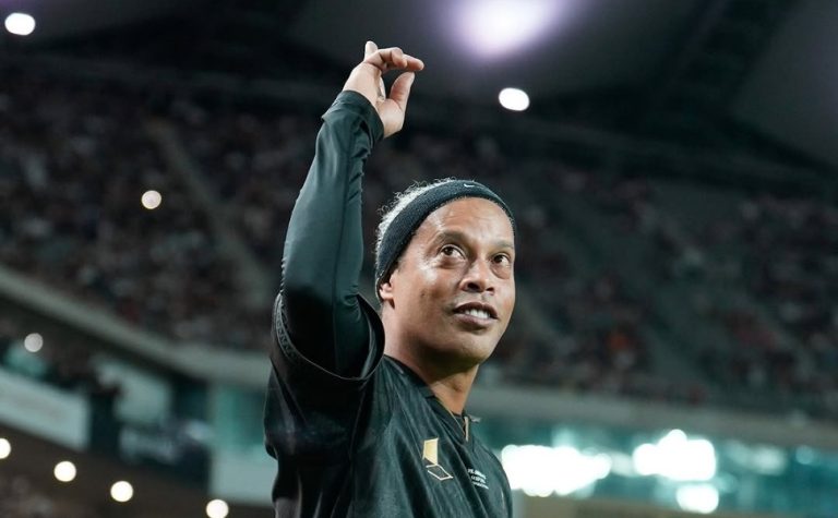 Ronaldinho Gaúcho entregará Bola de Ouro hoje, em Paris