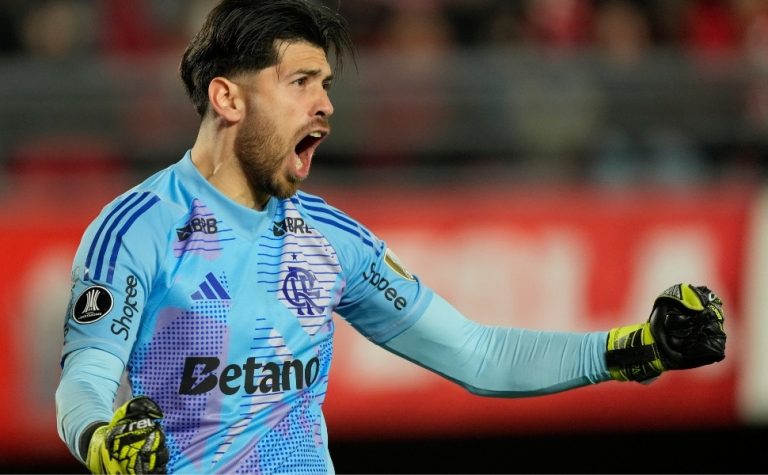 Rossi brilha nos pênaltis, Fla vence Estudiantes e vai à semi da Libertadores