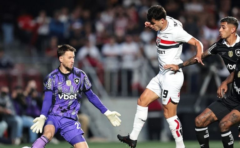 São Paulo vence o Botafogo com gol de atacante que não marcava há 13 meses