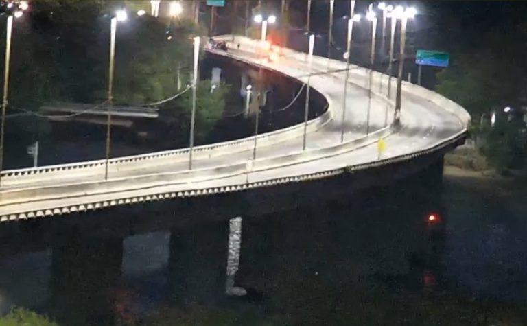 Protesto de motociclistas fecha pista na Segunda Ponte e deixa trânsito lento