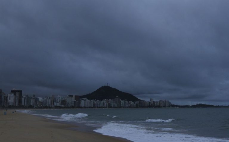 Mais cidades do ES entram em alerta para tempestades com queda de granizo