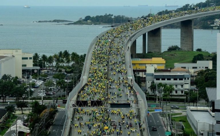 Trânsito é liberado na Terceira Ponte após ato de manifestantes Bolsonaristas