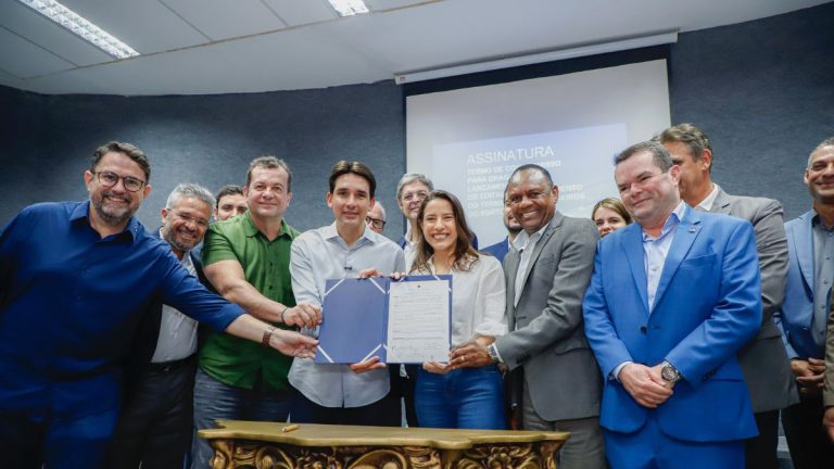 Troca de gentilezas e críticas marcam anúncio de R$ 100 milhões no Porto do Recife