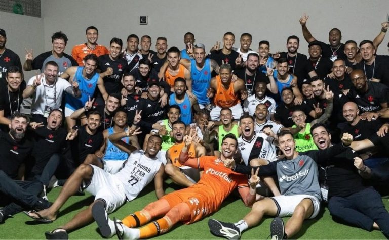 Vasco cala Nilton Santos, vence Botafogo nos pênaltis e avança à semifinal