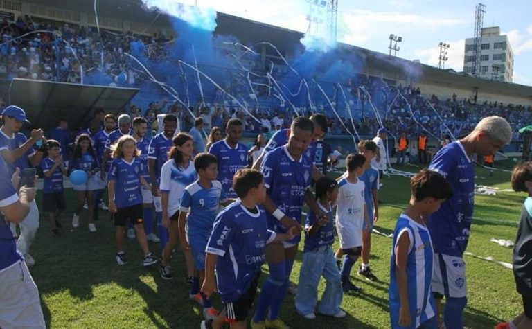 Vitória abre estádio para inclusão infantil