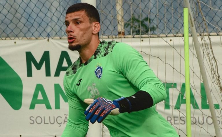 Vitória renova com goleiro Junior Vernier