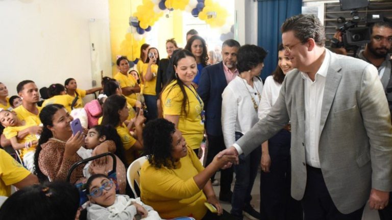 Wolney anuncia em Pernambuco início de pagamentos a famílias afetadas pelo Zika