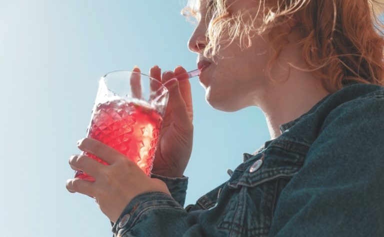 23,3% dos consumidores costumam comprar bebidas abaixo do preço, diz pesquisa