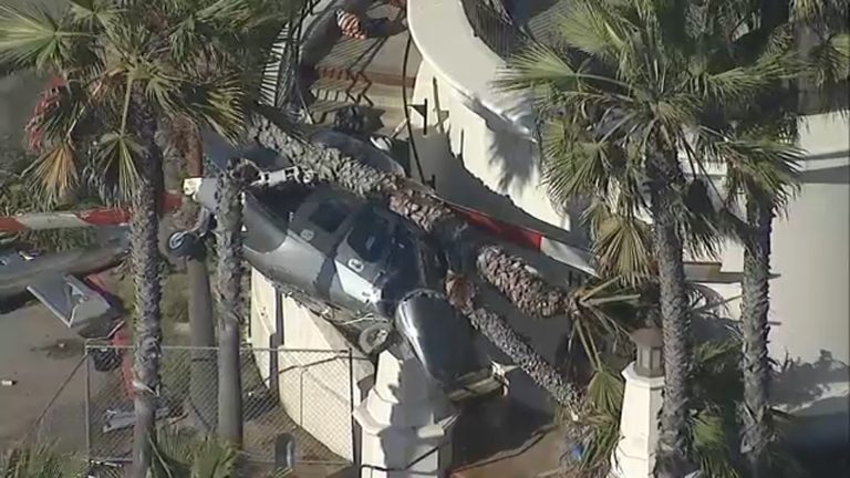 Acidente de helicóptero deixa cinco feridos em praia da Califórnia, nos EUA