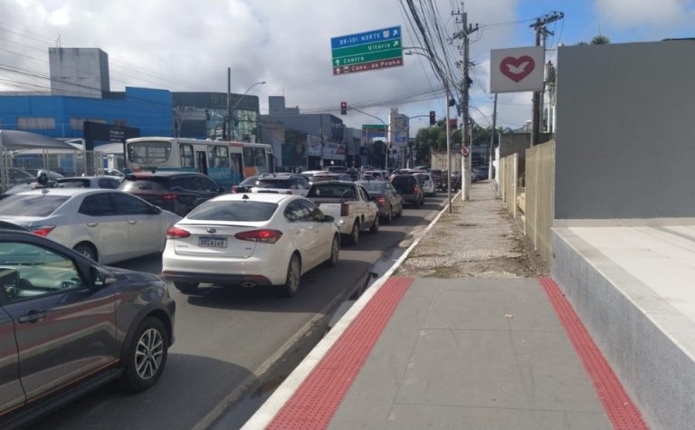 Acidente na Terceira Ponte complica o trânsito em Vila Velha