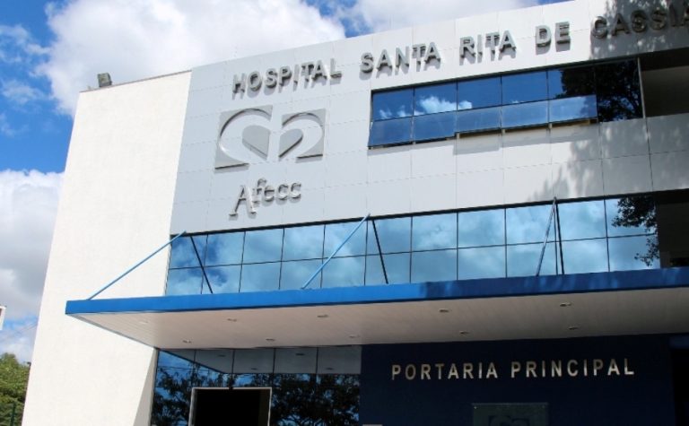 “Ainda não tive melhora, o desespero só aumenta”, afirma enfermeira internada