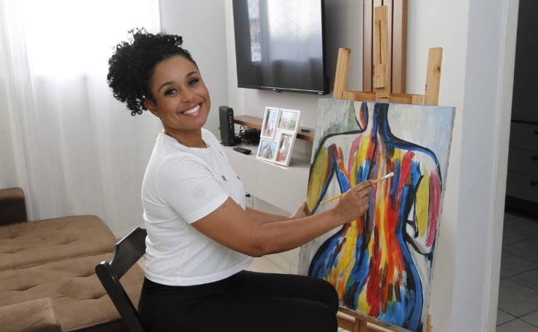 Analista de RH: “A pintura foi uma aliada na luta contra o câncer de mama”