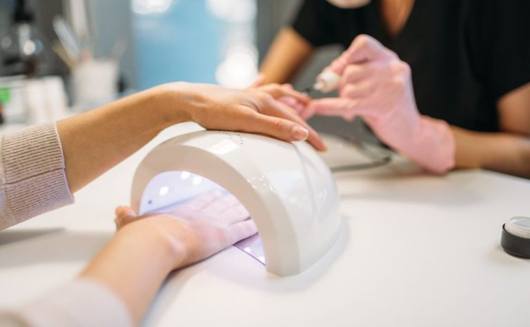 Anvisa proíbe substâncias usadas em esmalte de gel