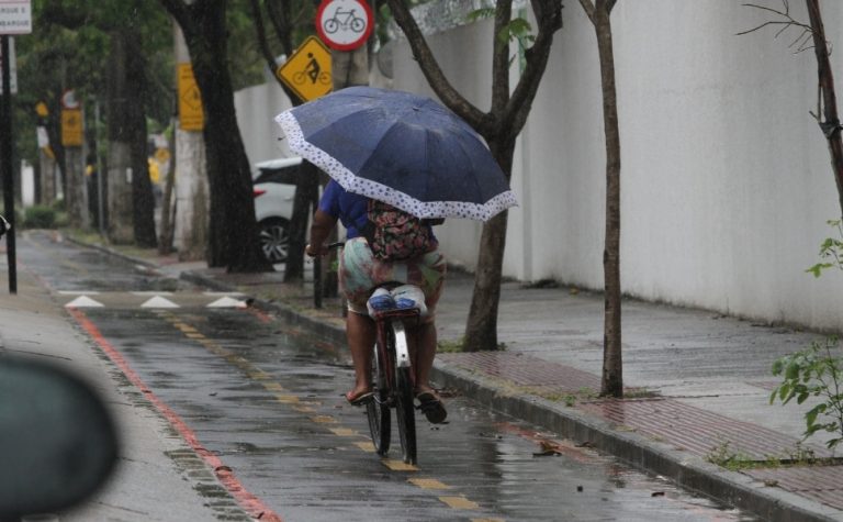 Até quando chove no ES? Veja previsão para os próximos dias