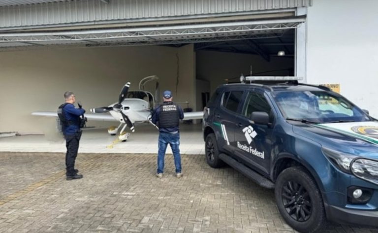 Avião com 571 iPhones irregulares e avaliados em R$ 3 milhões é apreendido em SC