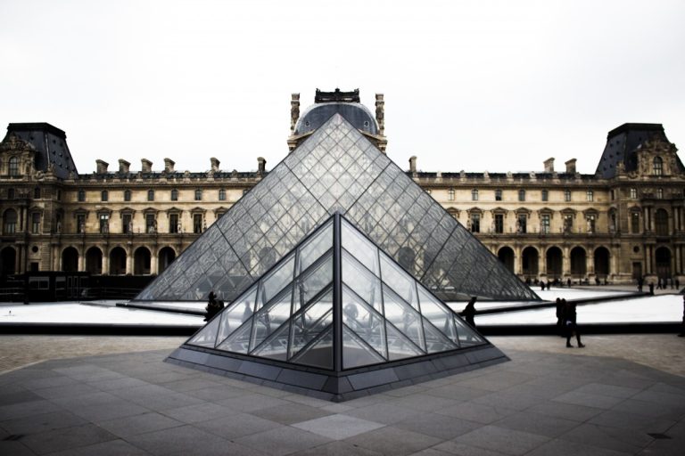Brasileiros contam como saíram às pressas do Louvre: ‘Foi assustador’