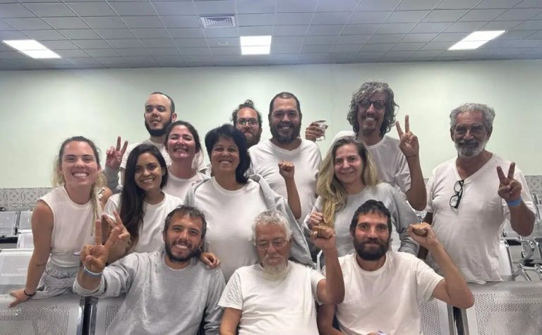 Brasileiros da flotilha que foram presos por Israel são deportados para Jordânia