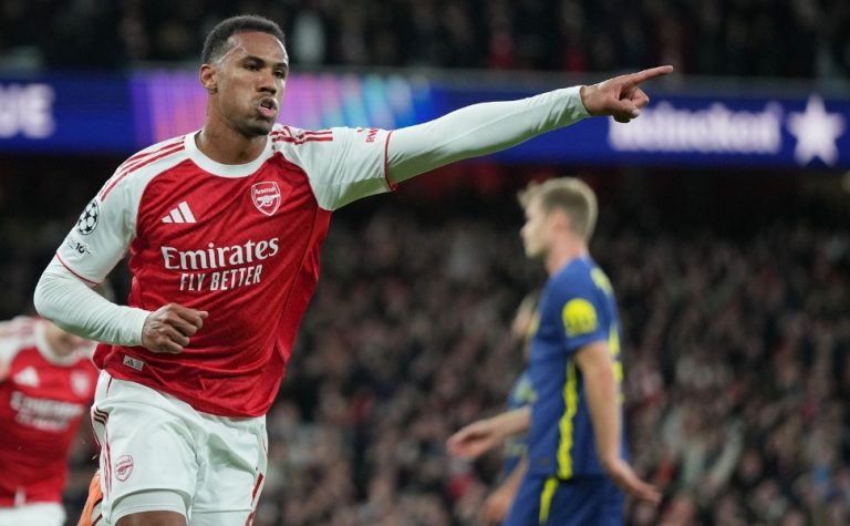 Brasileiros marcam na vitória do Arsenal sobre o Atlético de Madrid