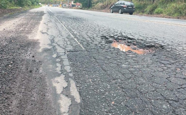 Buracos e falta de sinalização na BR-262 afastam turistas