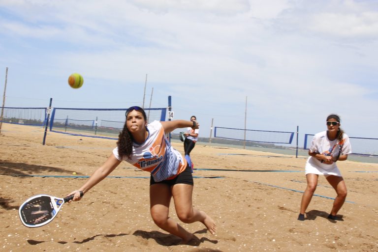 Camburi coroa os reis e as rainhas do beach tennis