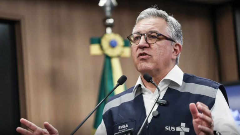 Casos suspeitos de intoxicação devem aumentar no país, diz ministro da Saúde