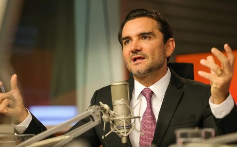 União Brasil abre processo de expulsão contra Sabino por ficar no governo Lula