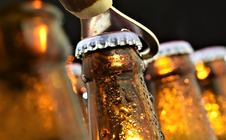 Cerveja pode ser contaminada com metanol? Analista químico explica