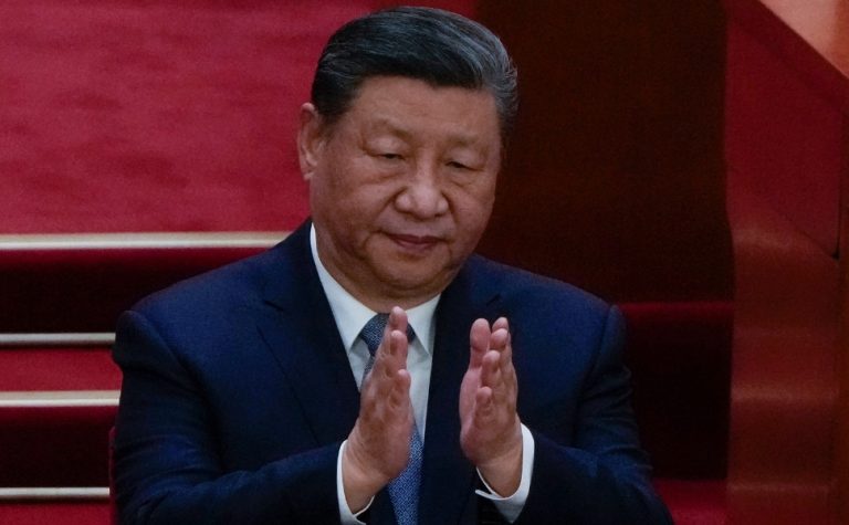 China reage a ameaça de tarifa de 100% de Trump e diz que poderá tomar medidas