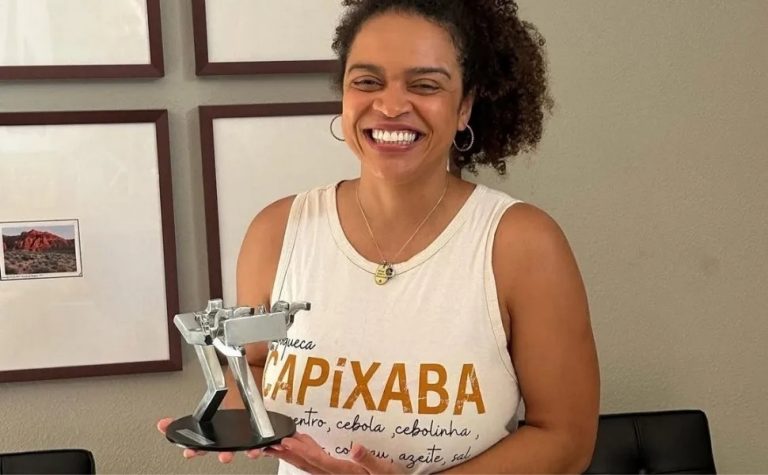 Cineasta capixaba detida pela imigração dos EUA é transferida e pode receber visita