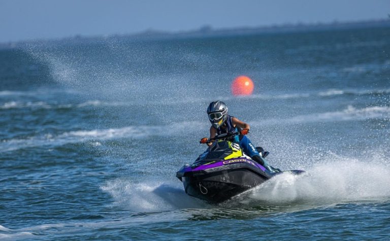 Circuito novo de jet ski agita os mares pelo Espírito Santo