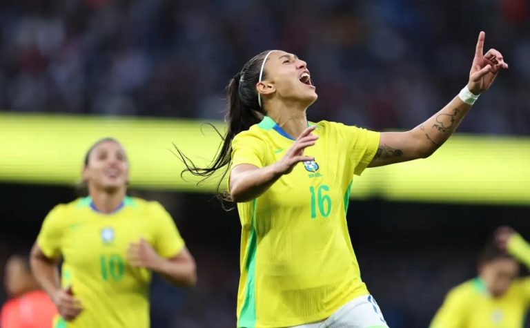 Com uma a menos, seleção feminina vence amistoso contra Inglaterra
