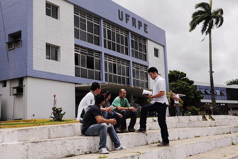 Concurso na UFRPE oferece 21 vagas para professor com salários de até R$ 13,2 mil