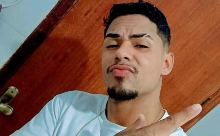 Corpo com marca de tiro é encontrado em cima de moto às margens de estrada no ES