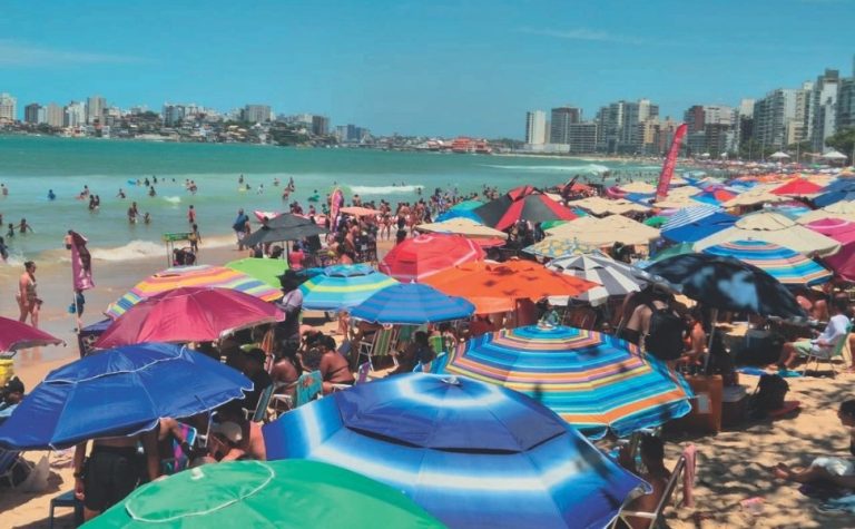 Donos de imóveis relatam medo de prejuízo com nova taxa de excursões em Guarapari