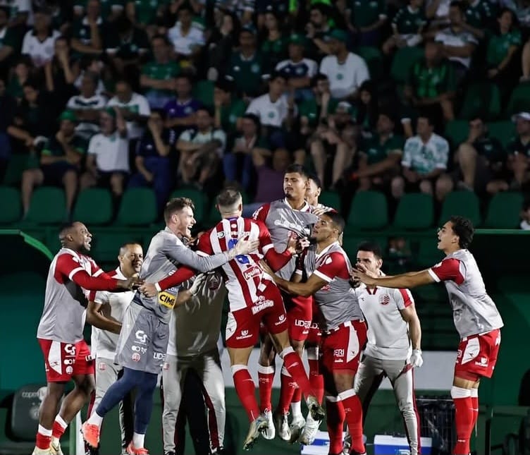 Empate entre Guarani e Náutico adia decisão na Série C