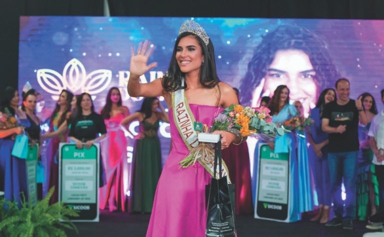 Estudante é eleita rainha do cacau de Linhares
