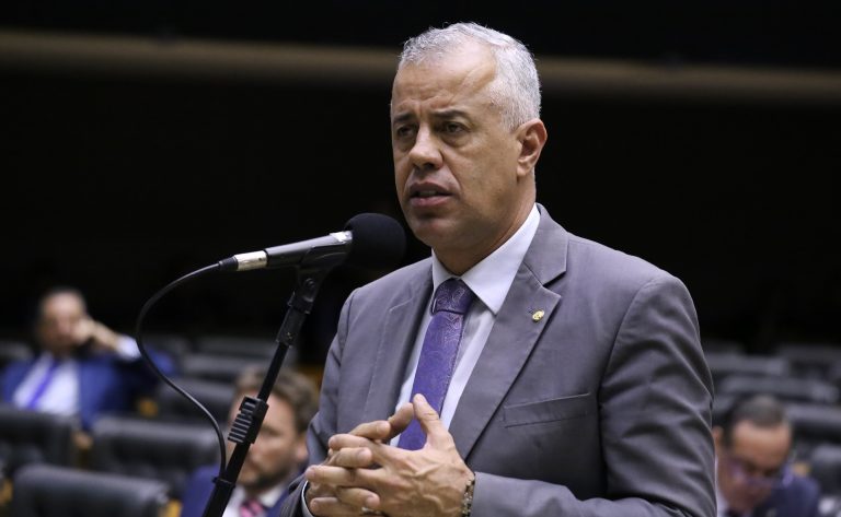 “Fala de Marcelo Santos me exclui”, diz Evair