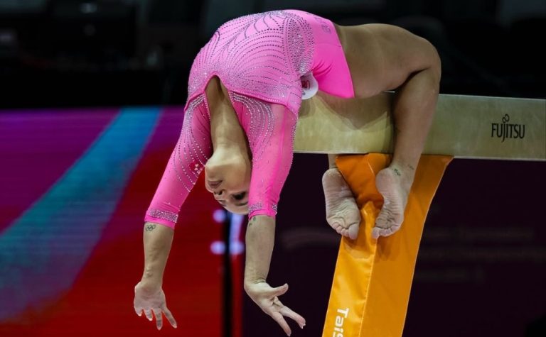 Flávia Saraiva vai bem na trave, mas termina em 4º no Mundial de Ginástica