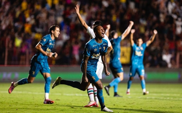 Fluminense cede o empate no último lance ao Sport em jogo com VAR polêmico