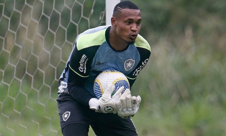 Goleiro John, ex-Botafogo, é convocado para seleção brasileira na vaga de Ederson