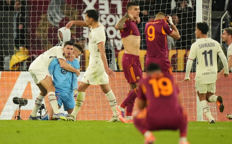 Goleiro defende três pênaltis seguidos e Lille surpreende a Roma na Liga Europa