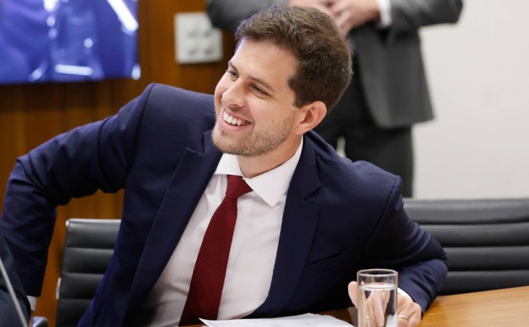 Governo faz acordo para ampliar licença-paternidade para 30 dias