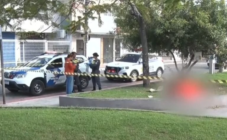 Homem em situação de rua é encontrado morto após briga em pracinha de Vila Velha